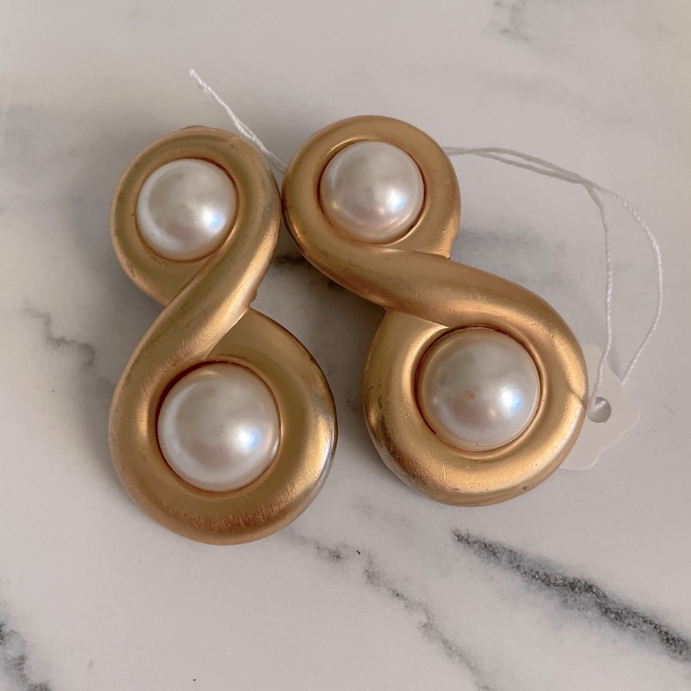 Vintage Pearl Look Acrylic Clip-Ons
